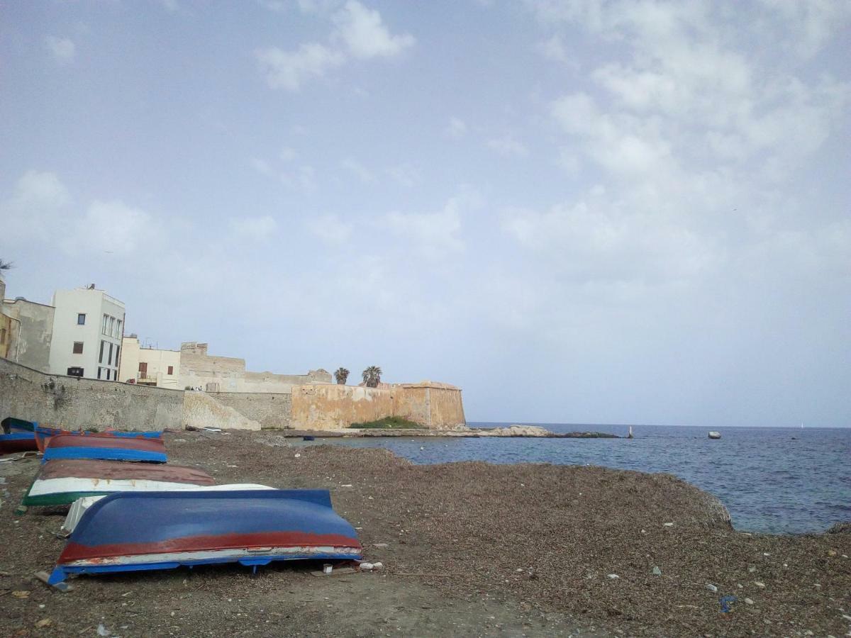 Appartamento Tra Mare E Storia トラーパニ エクステリア 写真