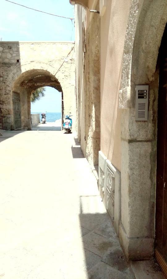 Appartamento Tra Mare E Storia トラーパニ エクステリア 写真